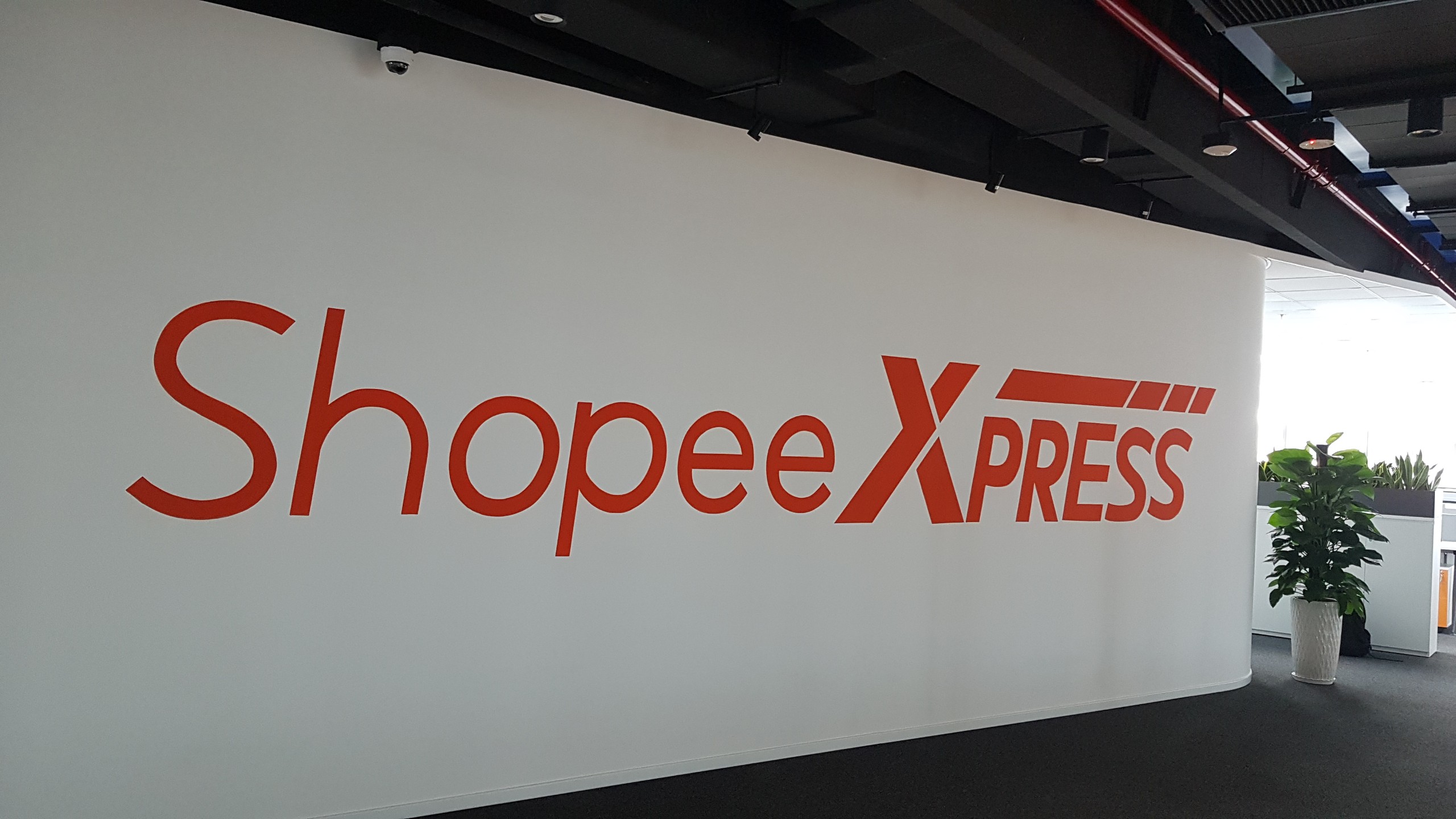 Shopee Express gom tất cả đơn về kho HN SOC nên chuyển hàng lâu hơn