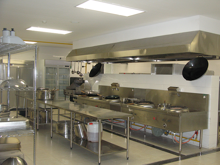 Không gian bếp nhà hàng ăn uống bình dân